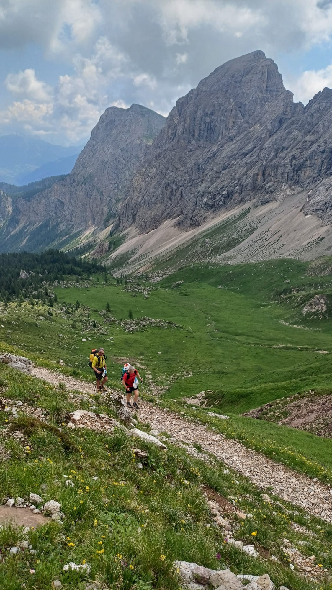 Ascending the path that led to the pass at Forca Rossa