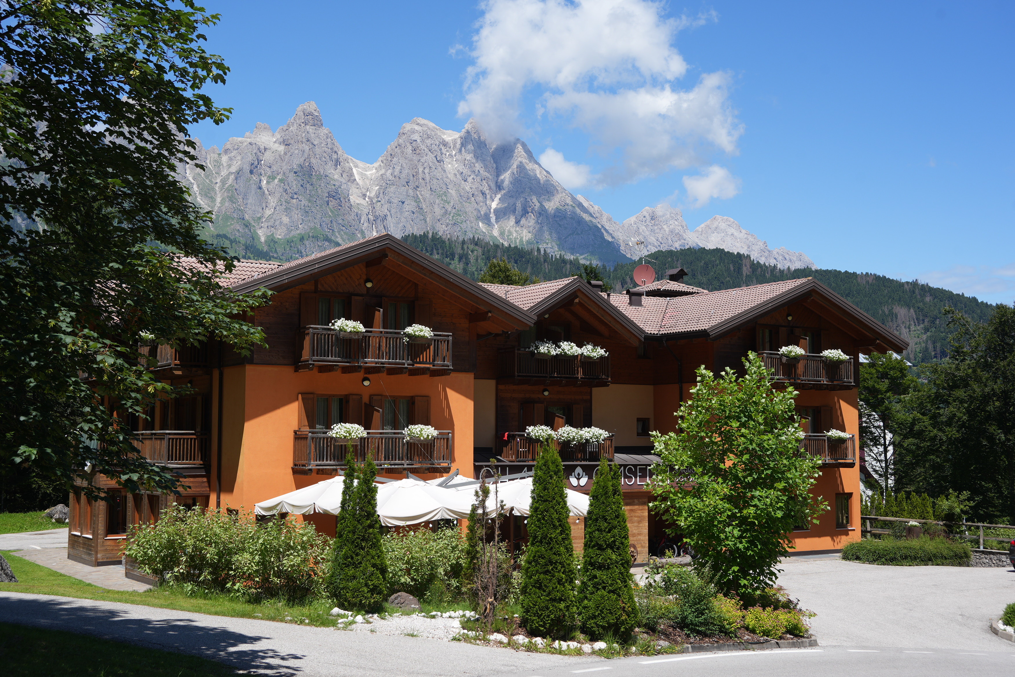 Hotel Giasenei near Sagron.