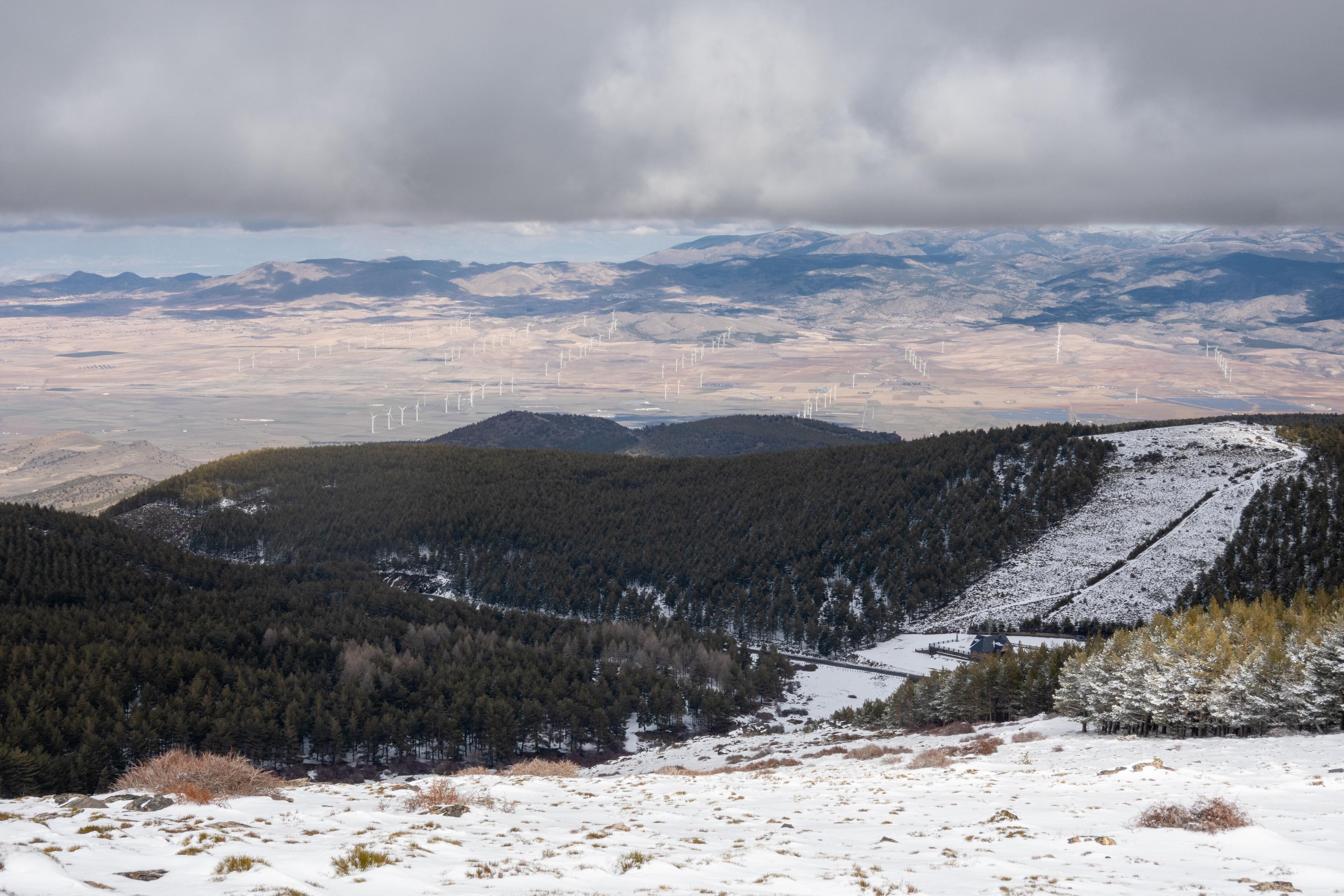 A strange horizontal window opened up below the vast expanse of grey skies. Views of snow and distant moubtain peaks